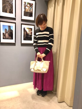 「パープル×黒」｜「アイテム（トートバッグ）」を使った、mamiraさん（レディース・156cm）の冬コーディネート