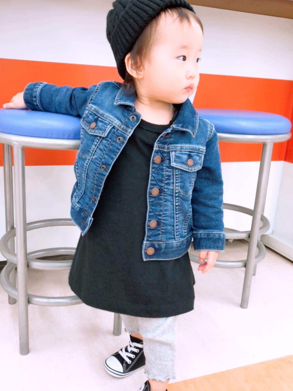 「petit main、GAP、カジュアル、レギンス、キッズコーデ、女の子、シンプル、可愛い、1歳6ヶ月」｜「GAPのアイテム（デニムジャケット、ブルー系）」を使った、mi.u.mi.uさん（キッズ・80cm）の冬コーディネートの1枚目の写真