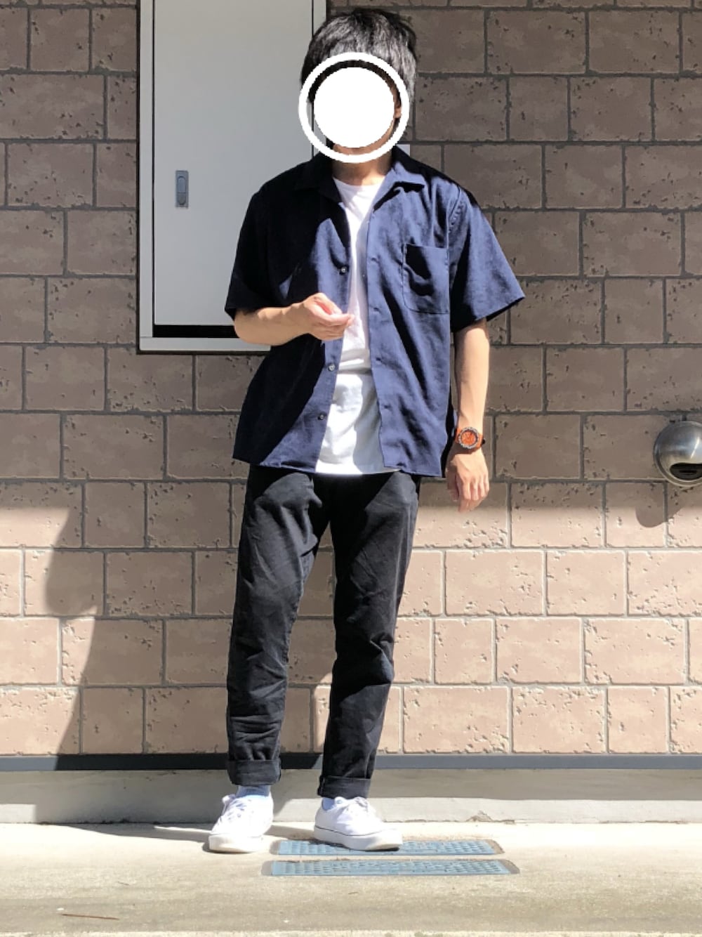 「夏、BEAUTY&YOUTH UNITED ARROWS、GAP、Dcollection、VANS、ネイビー、白スニーカー、大学生」｜「dcollectionのアイテム（Tシャツ/カットソー、ホワイト系）」を使った、yusaさん（メンズ・167cm）の夏コーディネートの1枚目の写真
