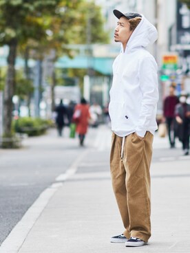 「VANS（バンズ）の【VANS/ヴァンズ】OFF THE WALLパーカー（パーカー、ホワイト系）」を使った、Matsuda Koichiさん（メンズ・168cm）の冬コーディネート