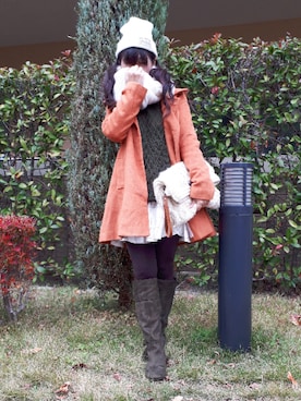 「カーキ×ホワイト」｜「アイテム（その他アウター）」を使った、こうめさん（レディース・155cm）の冬コーディネート