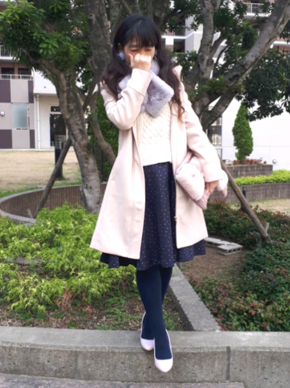 「大人ガーリー、ママコーデ、大人かわいい、福袋コーデ、福袋、白×ネイビー×グレー、ドット柄」｜「具のアイテム（その他、その他）」を使った、こうめさん（レディース・155cm）の冬コーディネートの1枚目の写真