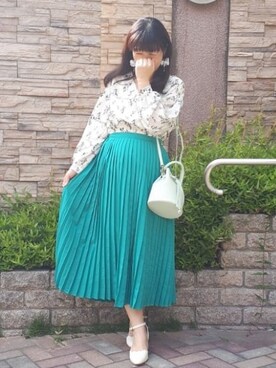 「Chaco closet（チャコ クローゼット）のアソートプリーツ Aラインウエストゴムロングスカート[チェック 小花柄 ダルメシアン コーデュロイ サテン シアー 無地]（スカート）」を使った、こうめさん（レディース・155cm）の春コーディネート