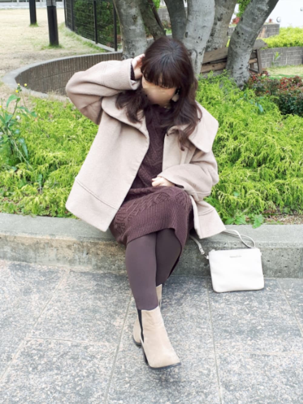 「冬アウター着回しチャレンジ、好きな服を着隊、大人ガーリー、ショート丈アウター、ニットワンピース、ケーブルニットワンピース、ベージュ×ブラウン、福袋コーデ、サイドゴアブーツ」｜「立ち姿のアイテム（その他、その他）」を使った、こうめさん（レディース・155cm）の冬コーディネートの1枚目の写真