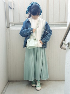 「バックプリント」｜「アイテム（雑誌）」を使った、こうめさん（レディース・155cm）の春コーディネート