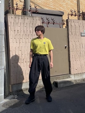 「PHIPPSのアイテム（Tシャツ/カットソー、イエロー系）」を使った、yokokoさん（メンズ・171cm）の秋コーディネート