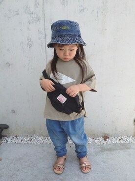 「アイテム（サンダル、ゴールド系）」を使った、sahopapaさん（キッズ・90cm）の春コーディネート