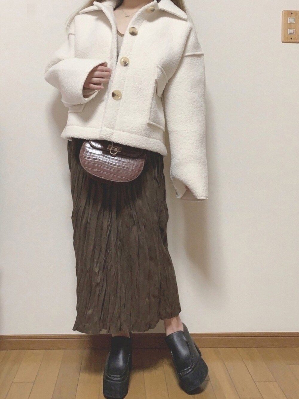 「シンプルガーリー、福袋コーデ、ボアジャケット、ニット、スカート、naymmy、低身長」｜「naymmyのアイテム（ニット/セーター、ベージュ系）」を使った、maruuさん（レディース・151cm）の冬コーディネートの1枚目の写真