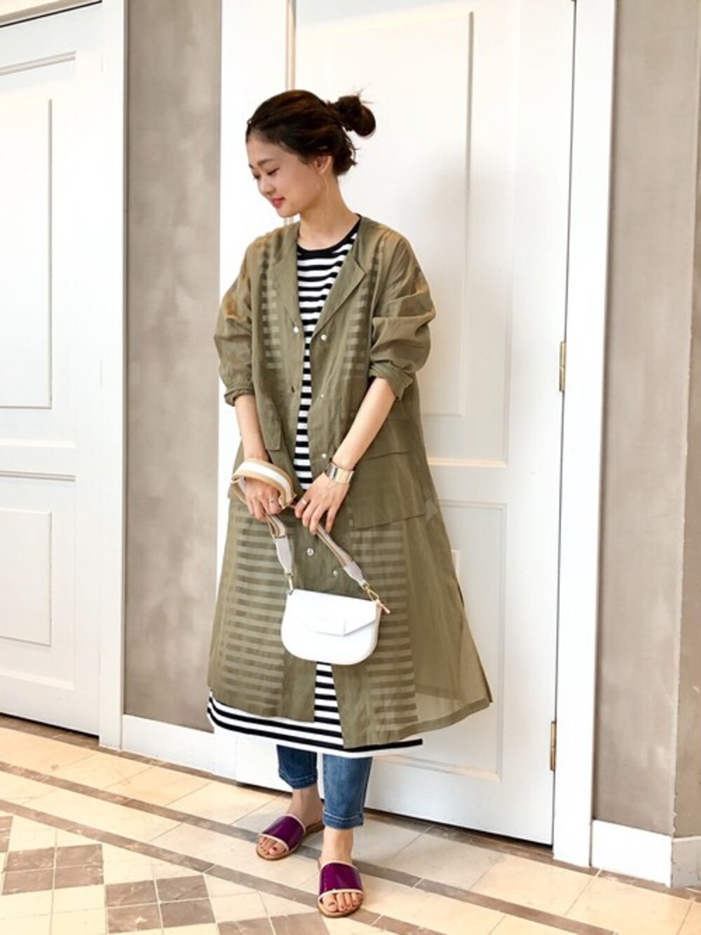 「＃デニム、＃ボーダーワンピース、＃薄手コート」｜「BEAMS LIGHTSのBEAMS LIGHTS / 手洗い可能 コットン オーバーサイズ ワンピース（ワンピース、その他）」を使った、BEAMS LIGHTS Women'sさん（レディース・163cm）の春コーディネートの1枚目の写真