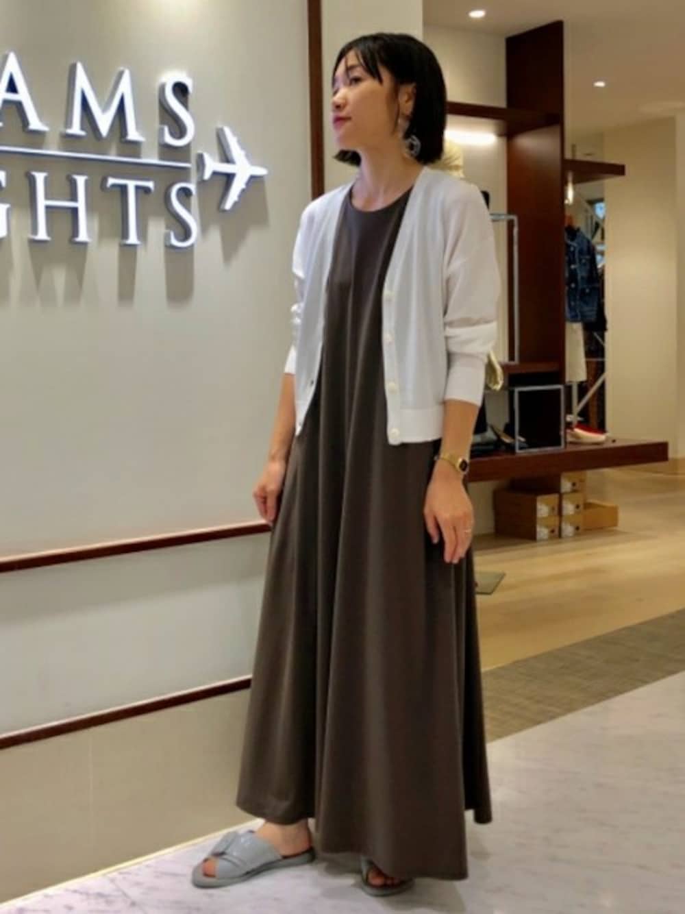 「＃カーディガン、#マキシワンピース、#夏コーデ、＃フラットサンダル」｜「BEAMS LIGHTSのBEAMS LIGHTS / 手洗い可能　後スクエア ロングワンピース（ワンピース、ブラウン系）」を使った、BEAMS LIGHTS Women'sさん（レディース・157cm）の夏コーディネートの1枚目の写真