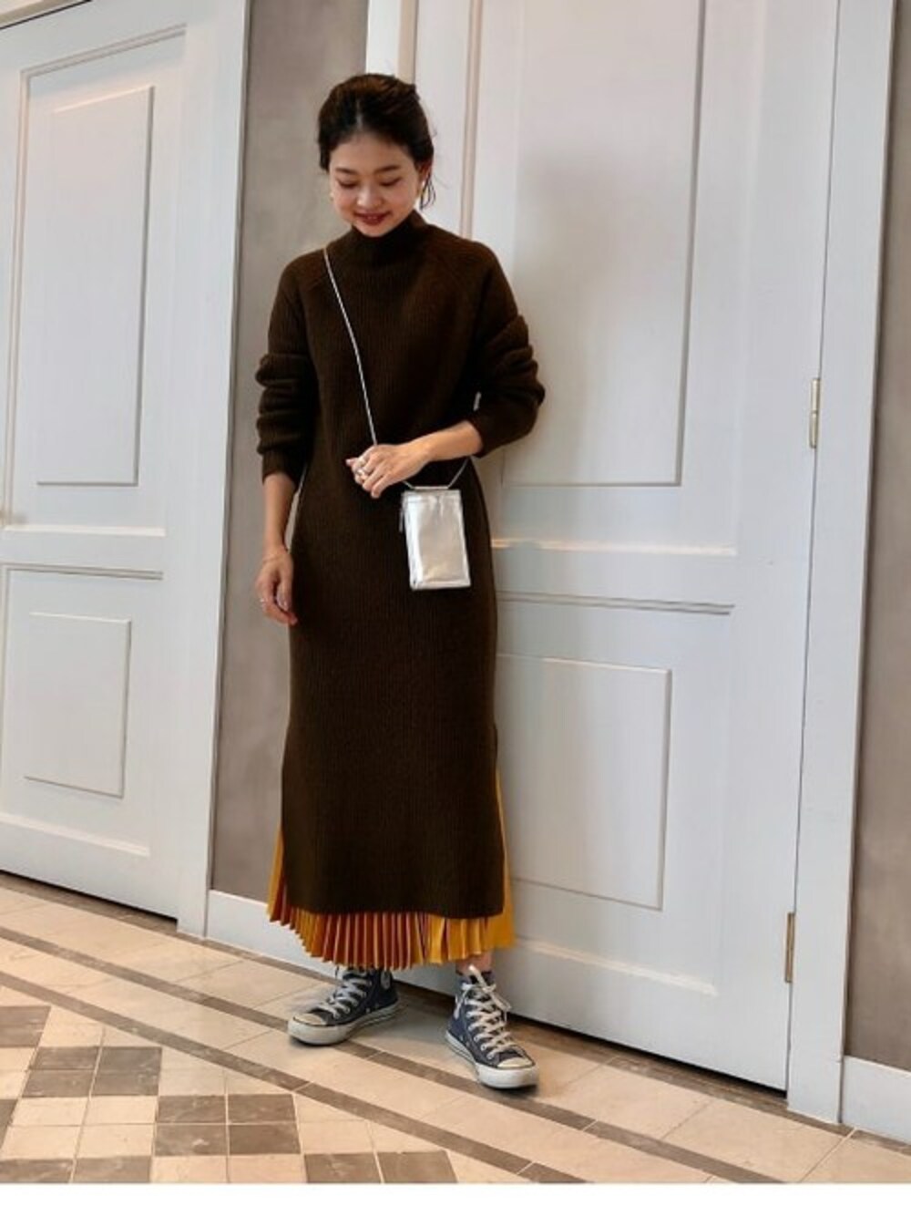 「レイヤード、ニットワンピース、モダン」｜「BEAMS LIGHTSのBEAMS LIGHTS / 片畦 ハイネック ニットワンピース（ワンピース、グリーン系）」を使った、BEAMS LIGHTS Women'sさん（レディース・163cm）の冬コーディネートの1枚目の写真