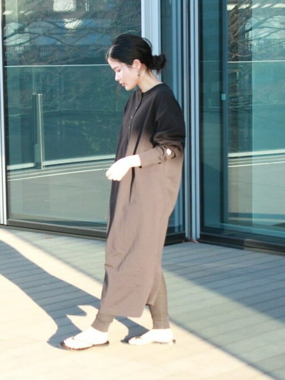 「BEAMS、ワンマイルウェア、大人カジュアル、BEAMS LIGHTS、ビームス、部屋着、ビームスライツ、ラグジュアル、LUXUAL、おうちファッション」｜「BEAMS LIGHTSのJE MORGAN / WEB限定 別注 レギンス セット ワンピース（ワンピース、ブラック系）」を使った、BEAMS LIGHTS Women'sさん（レディース・152cm）の冬コーディネートの1枚目の写真