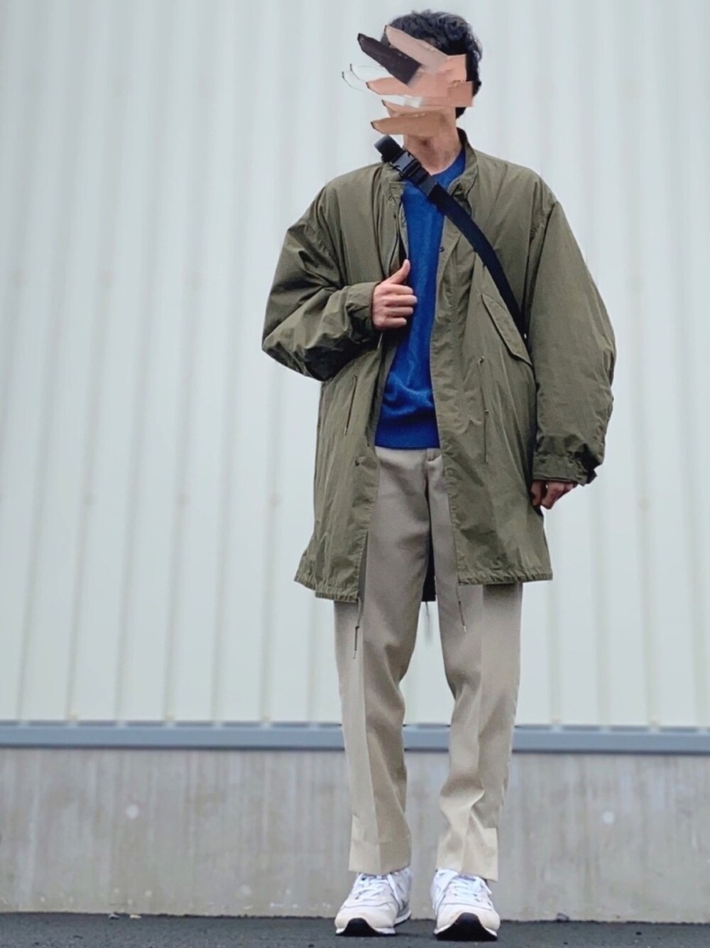 「モッズコート、春、ビッグシルエット、ニット、カーキ、ベージュ、スニーカー、ブルー、アースカラー、カジュアル」｜「Dickiesの【別注】 ＜Dickies＞ SLIT PANTS/パンツ（その他パンツ、ベージュ系）」を使った、kaasuke🐾さん（メンズ・179cm）の冬コーディネートの1枚目の写真
