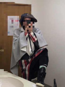 「アイテム（ポンチョ、グレー系）」を使った、工さん（メンズ・167cm）の冬コーディネート
