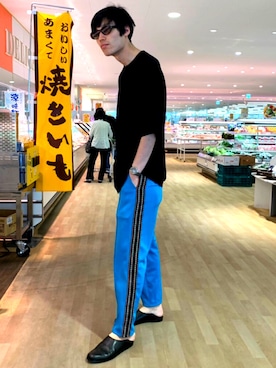 「レザーサンダル」｜「アイテム（スリッポン）」を使った、よっしーDAKARAツイスターズ証券吉村さん（メンズ・185cm）の夏コーディネート
