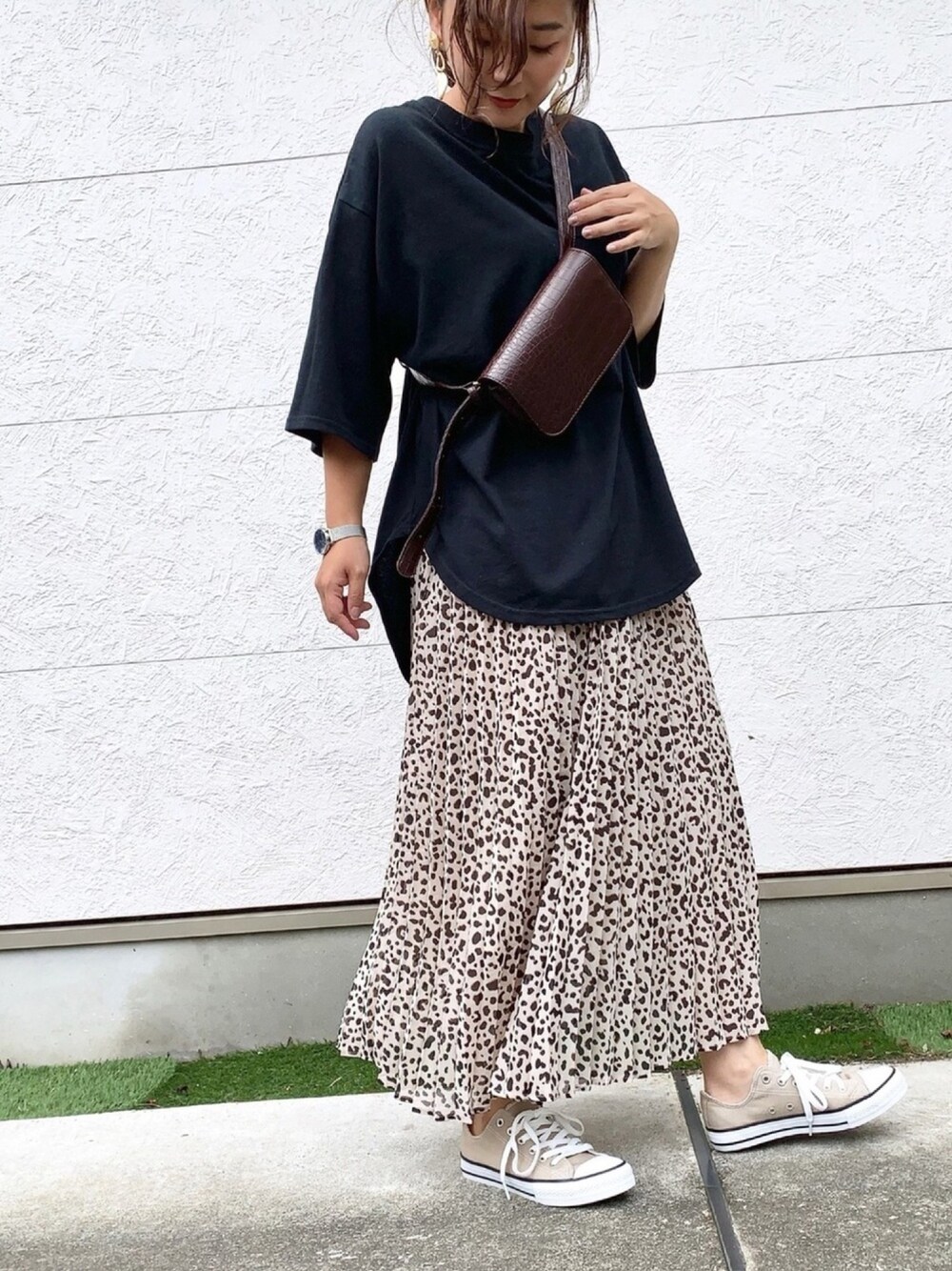 「GU、ジーユー、しまむら、しまむらコーデ、GUコーデ、レオパード、Tシャツ、スニーカーコーデ、ｏｒｏｂｉａｎｃｏ、オロビアンコ」｜「GUのアイテム（スカート、ベージュ系）」を使った、Taiyou（たいよう）さん（レディース・153cm）の夏コーディネートの1枚目の写真