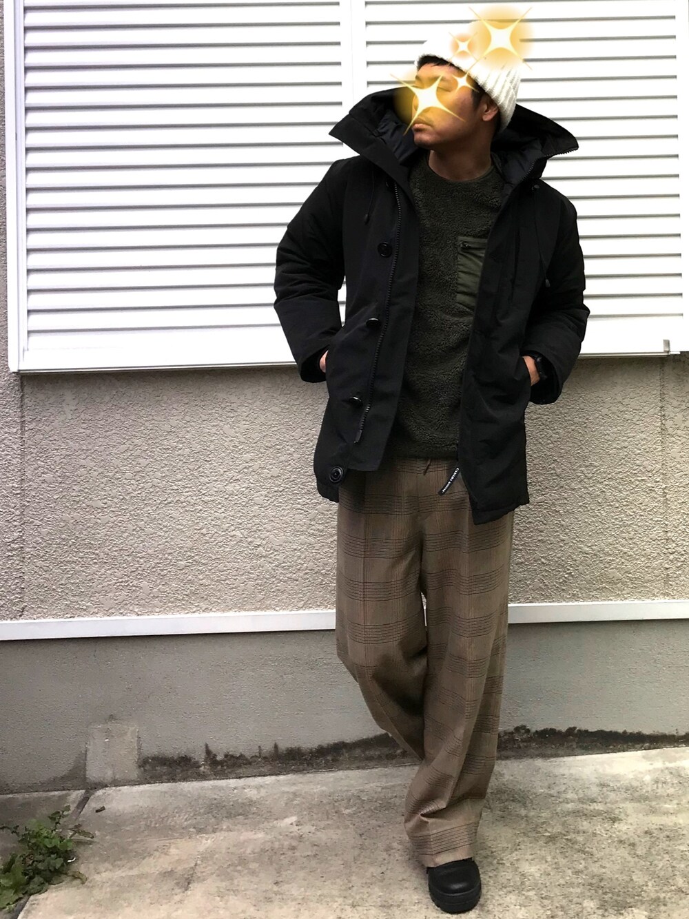 「冬アウター着回しチャレンジ、CANADA GOOSE、ニコアンド、ユニクロ、冬コーデ、大人コーデ、チェックパンツ、カジュアルコーデ、プチプラ」｜「CANADA GOOSEのCANADA GOOSE/カナダグース CHATEAU PARKA/シャトー パーカ（ダウンジャケット/コート、ブラック系）」を使った、joekoolさん（メンズ・174cm）の冬コーディネートの1枚目の写真