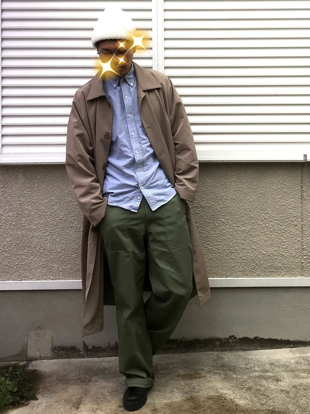 「シンプル、春コーデ、ビッグシルエット、ステンカラーコート、ベイカーパンツ、プチプラ、ジムフレックス、オトナカジュアル、はるコーデ」｜「CavariAのビッグシルエットステンカラーコート / CARE19-50【/】（ステンカラーコート、ベージュ系）」を使った、joekoolさん（メンズ・174cm）の冬コーディネートの1枚目の写真