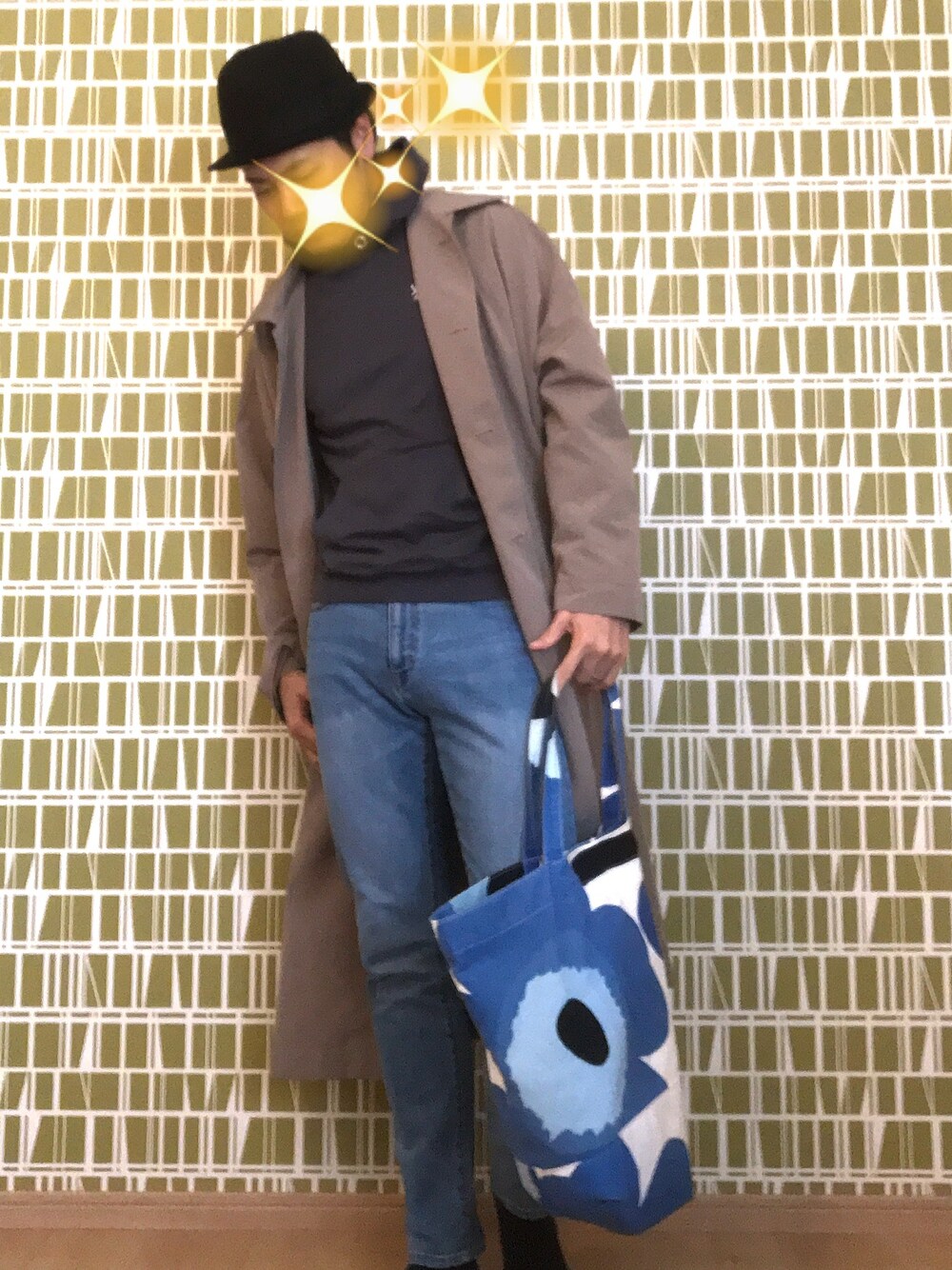 「トートバッグ、シンプル、はるコーデ、ジョルダーノ、お洒落さんとつながりたい、zozoデニム、ステンカラーコート、春コーデ、大人コーデ、パーカー」｜「CavariAのビッグシルエットステンカラーコート / CARE19-50【/】（ステンカラーコート、ベージュ系）」を使った、joekoolさん（メンズ・174cm）の春コーディネートの1枚目の写真