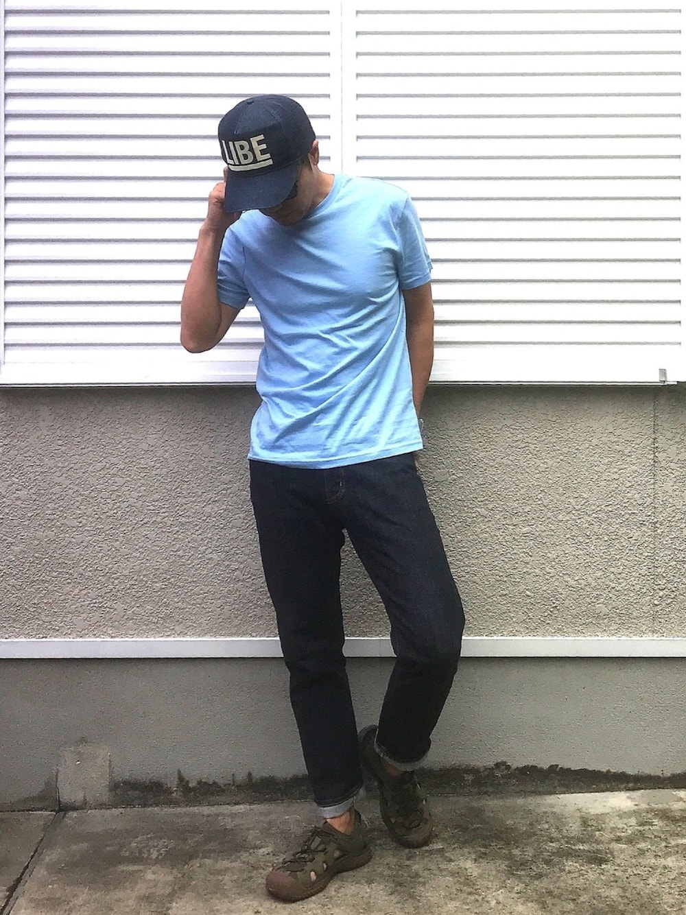 「SOLRSANDAL、staycoolwithKEENsandal、keen、キーン、夏コーデ、プチプラコーデ、カジュアル、オトナカジュアル、Tシャツ、zozoデニム」｜「H&MのH&M - スリムフィット ラウンドネックTシャツ - ターコイズ（Tシャツ/カットソー、ブルー系）」を使った、joekoolさん（メンズ・174cm）の夏コーディネートの1枚目の写真