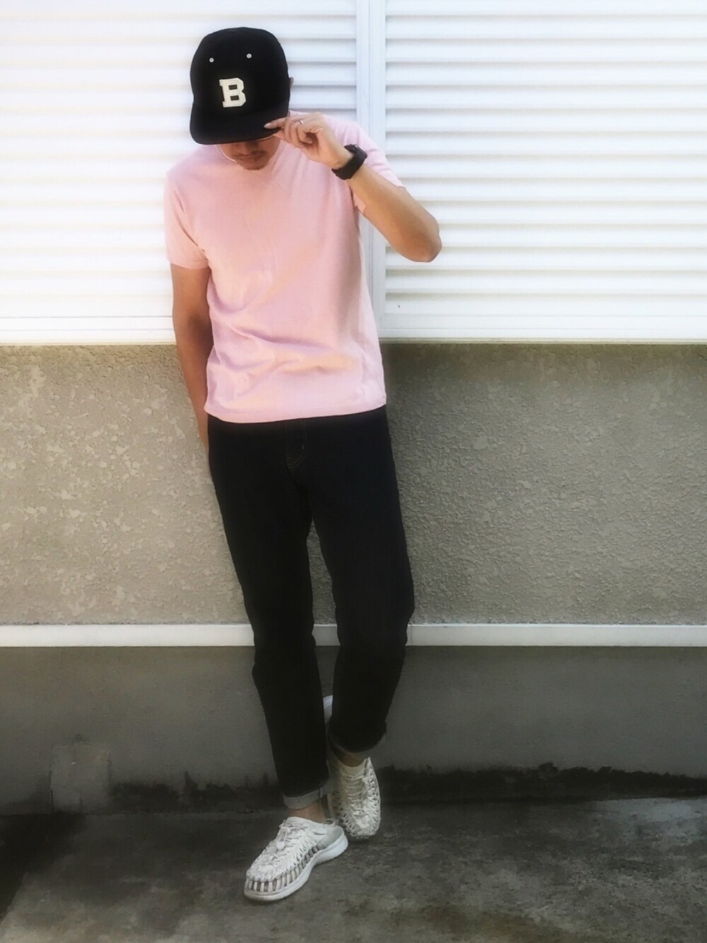 「ユニクロ、Tシャツ、Tシャツ×デニム、zozoデニム、keen、KEEN UNEEK！、オトナカジュアル、夏コーデ、シンプルコーデ、カジュアル」｜「BEAMSのアイテム（キャップ、ブラック系）」を使った、joekoolさん（メンズ・174cm）の夏コーディネートの1枚目の写真