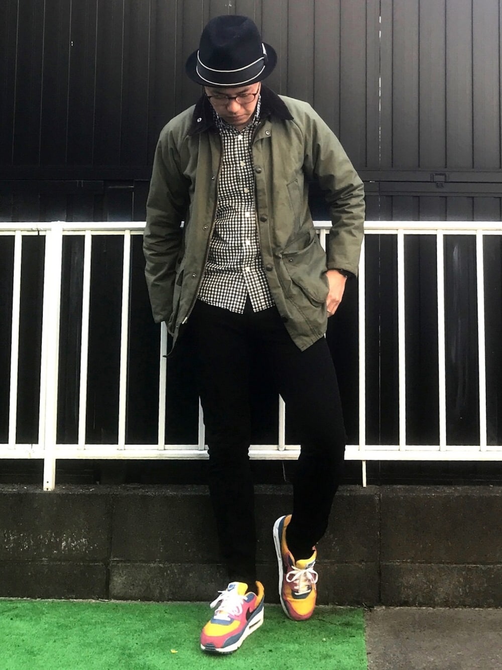 「シンプル、オトナカジュアル、barbour、グローバルワーク(GLOBAL WORK)、スキニー、カジュアルコーデ、プチプラコーデ、秋冬コーデ、ブラックスキニー」｜「NEW YORK HATのアイテム（ハット、ブラック系）」を使った、joekoolさん（メンズ・174cm）の冬コーディネートの1枚目の写真