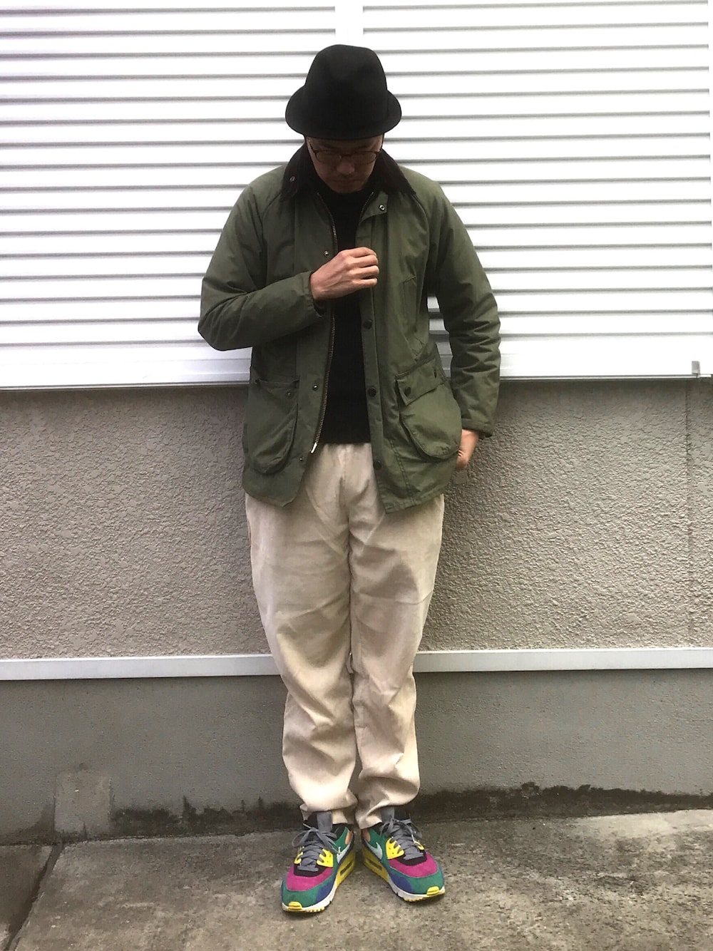 「私の推しブランド、冬コーデ、オトナカジュアル、きれいめカジュアル、barbour、ストリート、WEGO、シェフパンツ、プチプラ、コーデュロイパンツ」｜「CA4LAのKOTSUBA（ハット、ブラック系）」を使った、joekoolさん（メンズ・174cm）の冬コーディネートの1枚目の写真