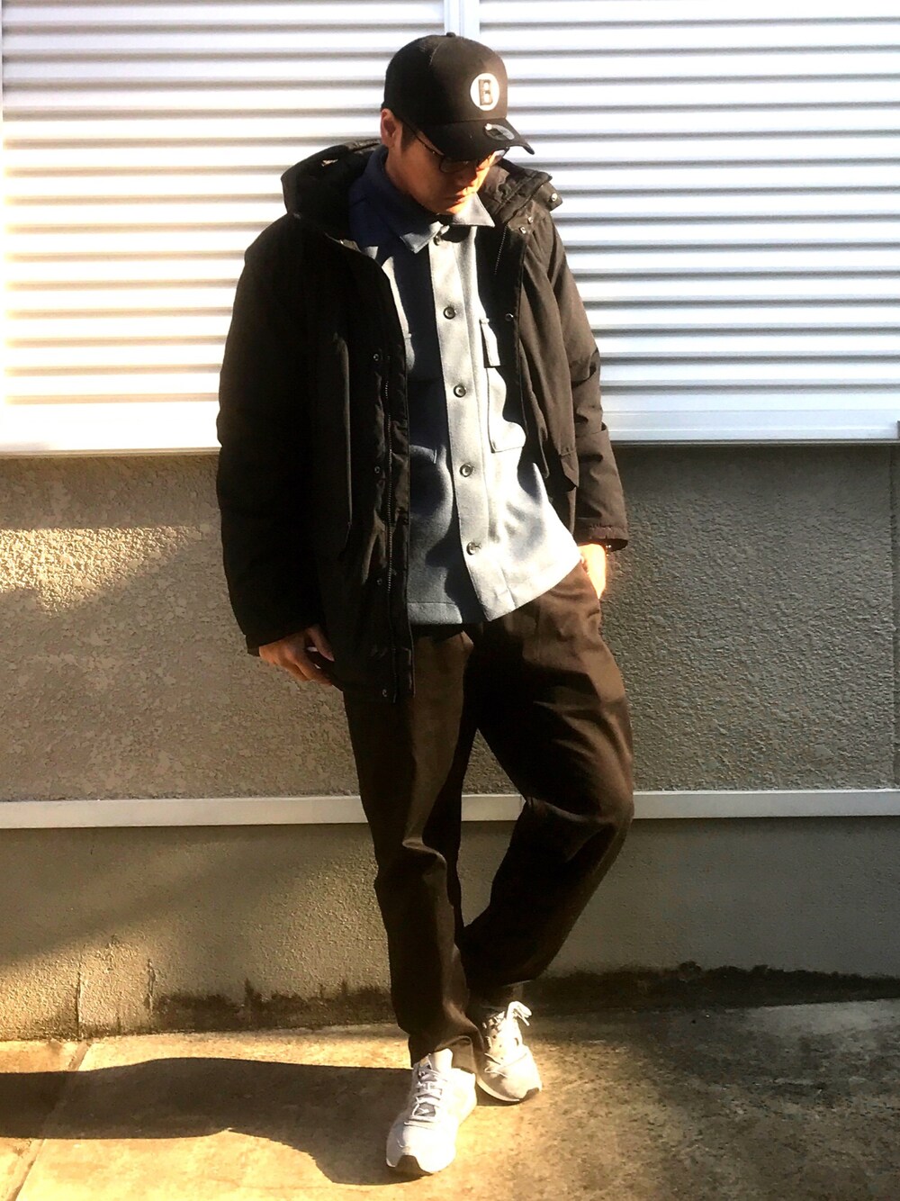 「シンプル、おしゃれさんと繋がりたい、春コーデ、きれいめカジュアル、休日コーデ、オトナカジュアル、confirm、H&M、GU、プチプラ」｜「NEW ERAのアイテム（キャップ、ブラック系）」を使った、joekoolさん（メンズ・174cm）の冬コーディネートの1枚目の写真