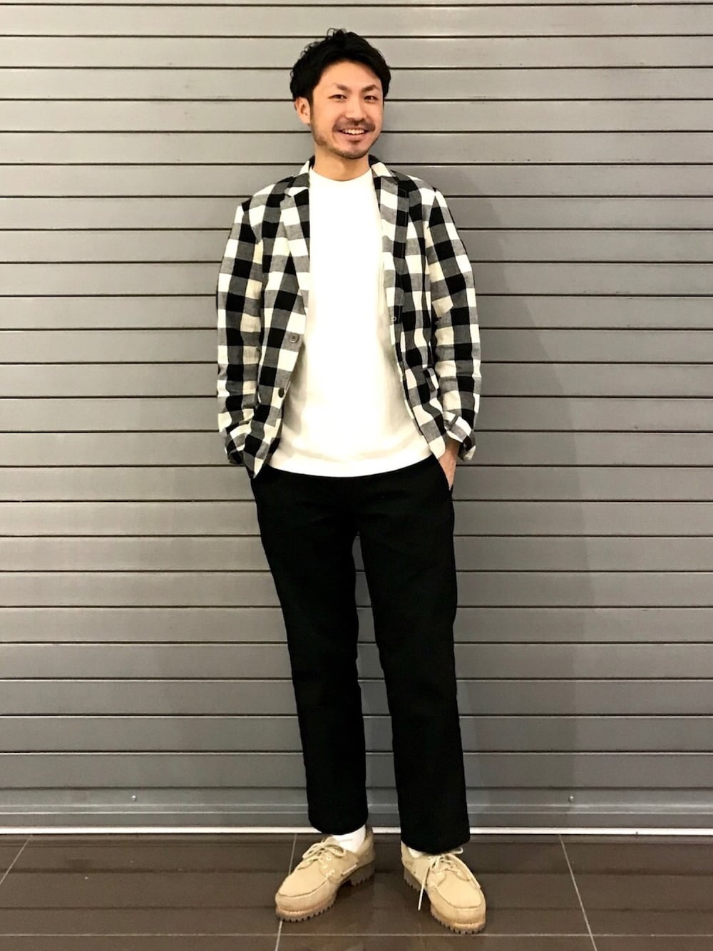 「大人カジュアル、ジャケット、テーラードジャケット、チェックジャケット、モノトーン、デッキシューズ、休日スタイル、ティンバーランド、オーラリー、チャオパニックティピー(CIAOPANIC TYPY)」｜「CIAOPANIC TYPYのビッグチェックジャケット（テーラードジャケット、ブラック系）」を使った、おがしょーさん（メンズ・178cm）の春コーディネートの1枚目の写真