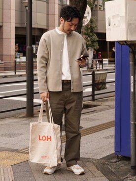 「ノーカラー」｜「アイテム（チノパンツ）」を使った、おがしょーさん（メンズ・177cm）の秋コーディネート