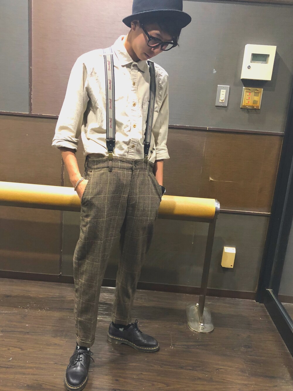 「おしゃれさんと繋がりたい、秋コーデ、Dr.Martens、フォローミー、フォローお願いします、相互フォロー、サスベンダー、ハット、革靴」｜「KANGOLのアイテム（ハット、ブラック系）」を使った、かんたさん（メンズ・167cm）の秋コーディネートの1枚目の写真