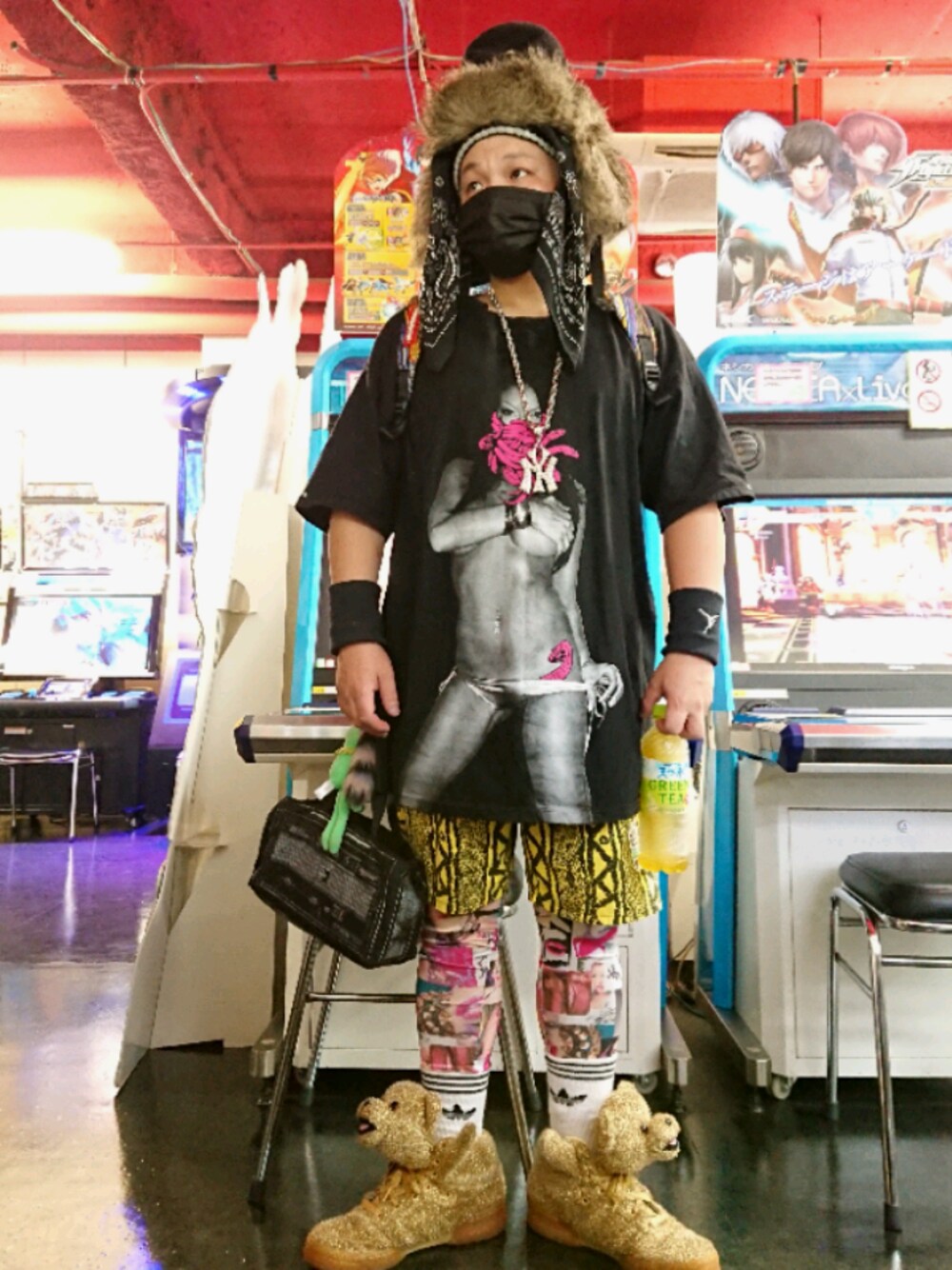 「お洒落さんとつながりたい、オーバーサイズ、ゆるコーデ、古着MIX、韓国ファッション、ストリート、スニーカーコーデ、ビッグシルエット」｜「adidas Originals by JEREMY SCOTTのアイテム（スニーカー、ゴールド系）」を使った、GANGSTA.さん（メンズ・158cm）の夏コーディネートの1枚目の写真