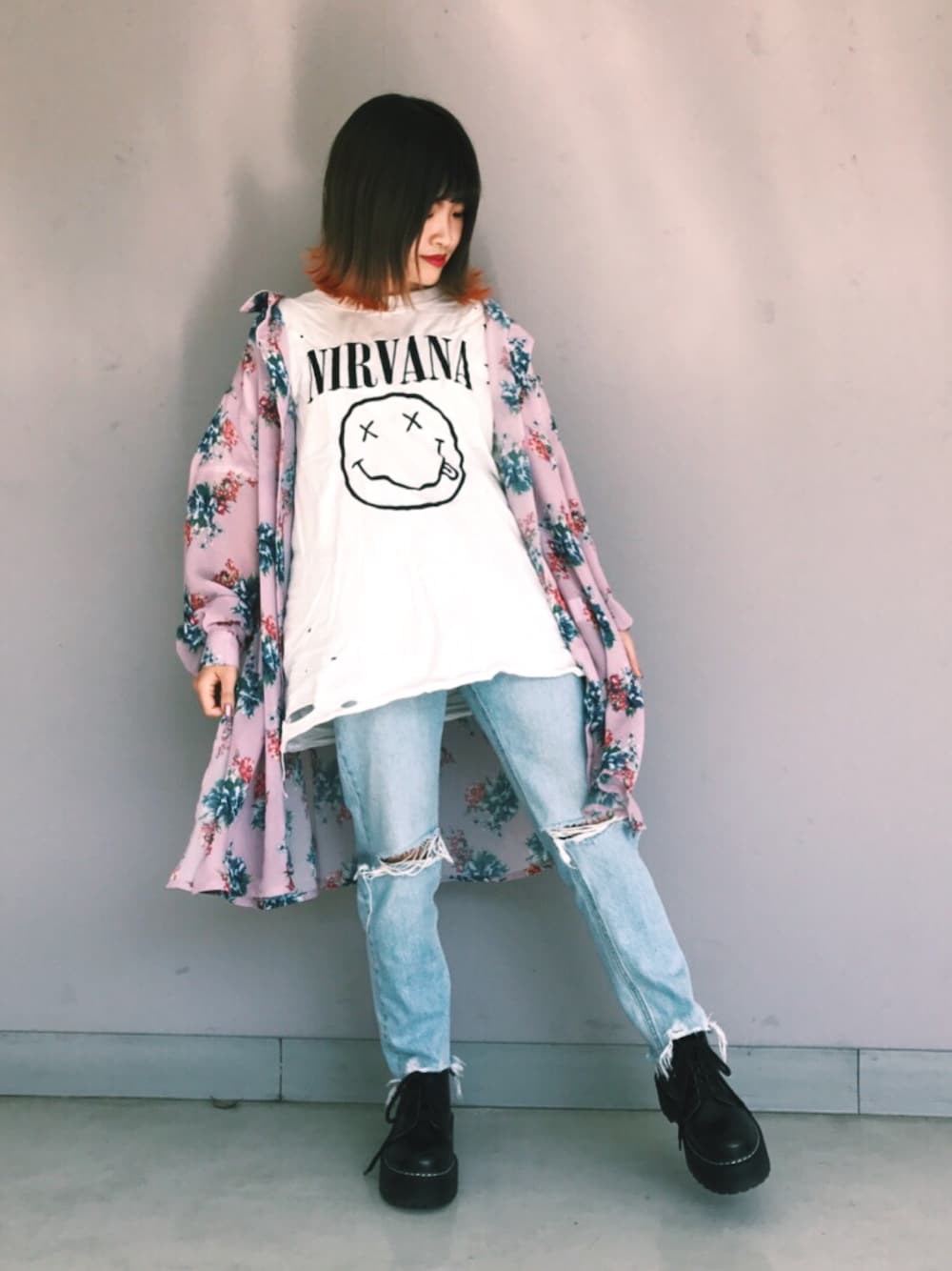 「ドラフトジュエティ、jouetie、花柄、デニムパンツ」｜「jouetieのＮＩＲＶＡＮＡクラッシュビッグＴ（トップス、ホワイト系）」を使った、Rinさん（レディース・149cm）の春コーディネートの1枚目の写真
