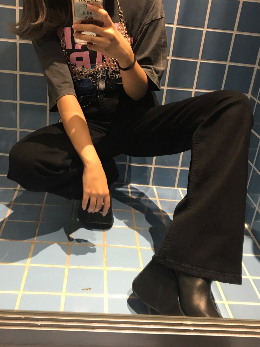 「ブーツカットパンツ、秋コーデ、ストリート、ファストファッション」｜「eriaareaのアイテム（デニムパンツ、ブラック系）」を使った、Rinさん（レディース・149cm）の秋コーディネートの1枚目の写真