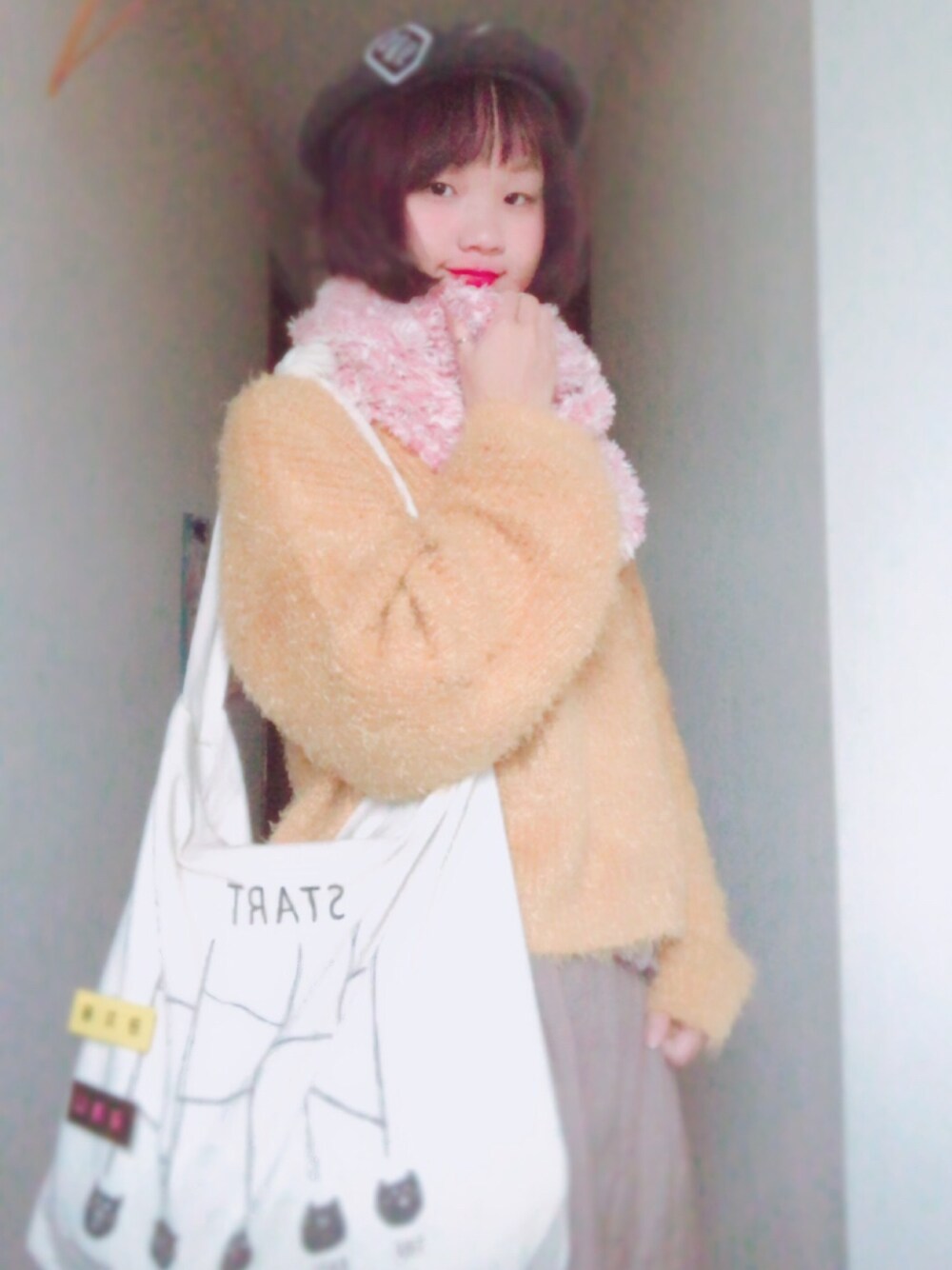 「秋コーデ」｜「SPINNSのアイテム（ニット/セーター、ゴールド系）」を使った、有希さん（レディース・159cm）の秋コーディネートの1枚目の写真