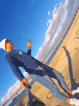 「youthfulsurfのアイテム（スウェット、ブルー系）」を使った、あるとさん（メンズ・180cm）の冬コーディネート