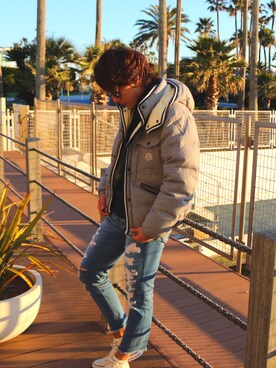 「MONCLER（モンクレール）のアイテム（ダウンジャケット/コート、グレー系）」を使った、あるとさん（メンズ・180cm）の冬コーディネート