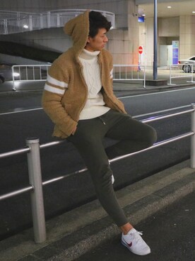 「GU（ジーユー）の（GU）スウェットイージーパンツＣ（パンツ、グリーン系）」を使った、あるとさん（メンズ・180cm）の冬コーディネート