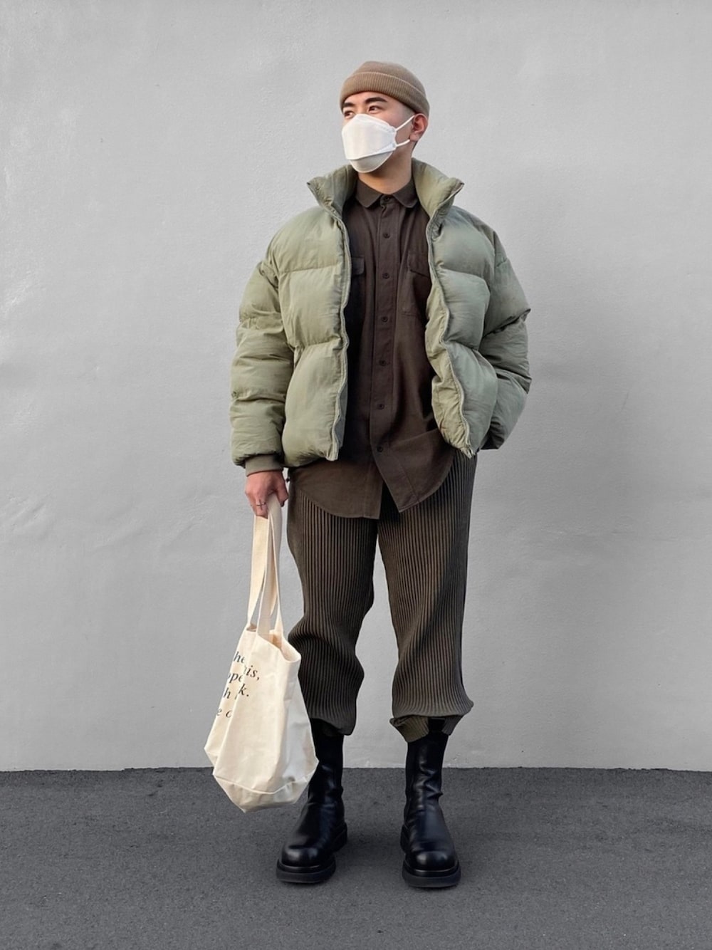 「森、自然、インスタフォローしてね！、おしゃれさんと繋がりたい、ASCLO、HOMME PLISSÉ ISSEY MIYAKE、ZARA、BOTTEGA VENETA、ボッテガヴェネタ、ダウンジャケット」｜「BOTTEGA VENETAのアイテム（ブーツ、ブラック系）」を使った、ジュンさん（メンズ・170cm）の冬コーディネートの1枚目の写真