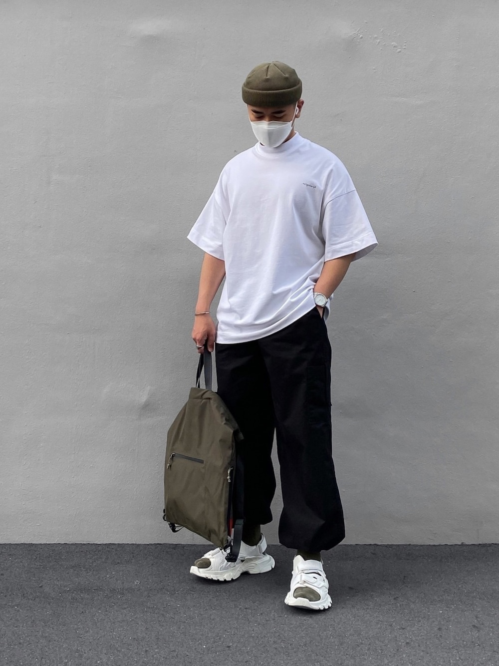 「BALENCIAGA、racal、Topologie、Massnoun、オーバーサイズ、ビッグシルエット、サンダルに靴下、サンダル、夏コーデ、ストリート」｜「BALENCIAGAのアイテム（サンダル、ホワイト系）」を使った、ジュンさん（メンズ・170cm）の春コーディネートの1枚目の写真