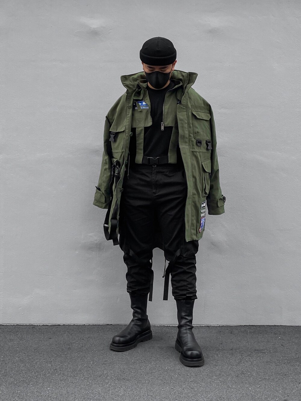 「alphaindustries、BLACKTAILOR、BOTTEGA VENETA、Dior、ミリタリー、ミリタリーコーデ、グリーンコーデ、おしゃれさんと繋がりたい」｜「BOTTEGA VENETAのアイテム（ブーツ、ブラック系）」を使った、ジュンさん（メンズ・170cm）の春コーディネートの1枚目の写真