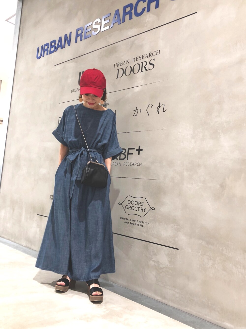 「アーバンリサーチ、スタッフコーデ、スタッフセンバツ、おちびさん、おチビコーデ、ママコーデ、ワンピース、いいね・save・フォローお願いします( ¨̮ )、おしゃれさんと繋がりたい、ROSSO」｜「URBAN RESEARCH ROSSO WOMENのリネンデニムワンピース（ワンピース、ブルー系）」を使った、ｍａｋｉｋｏさん（レディース・150cm）の夏コーディネートの1枚目の写真