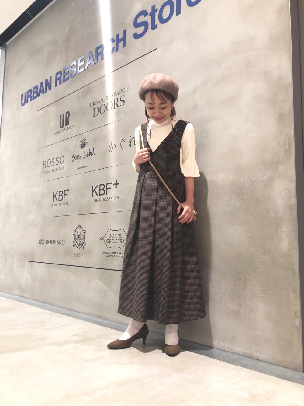 「秋のコーデ、大人カジュアル、KBF、アーバンリサーチ、スタッフセンバツ、スタッフコーデ、低身長、低身長コーデ、ママコーデ、ジャンパースカート」｜「KBFのBIGプリーツジャンパースカート（ジャンパースカート、その他）」を使った、ｍａｋｉｋｏさん（レディース・149cm）の夏コーディネートの1枚目の写真