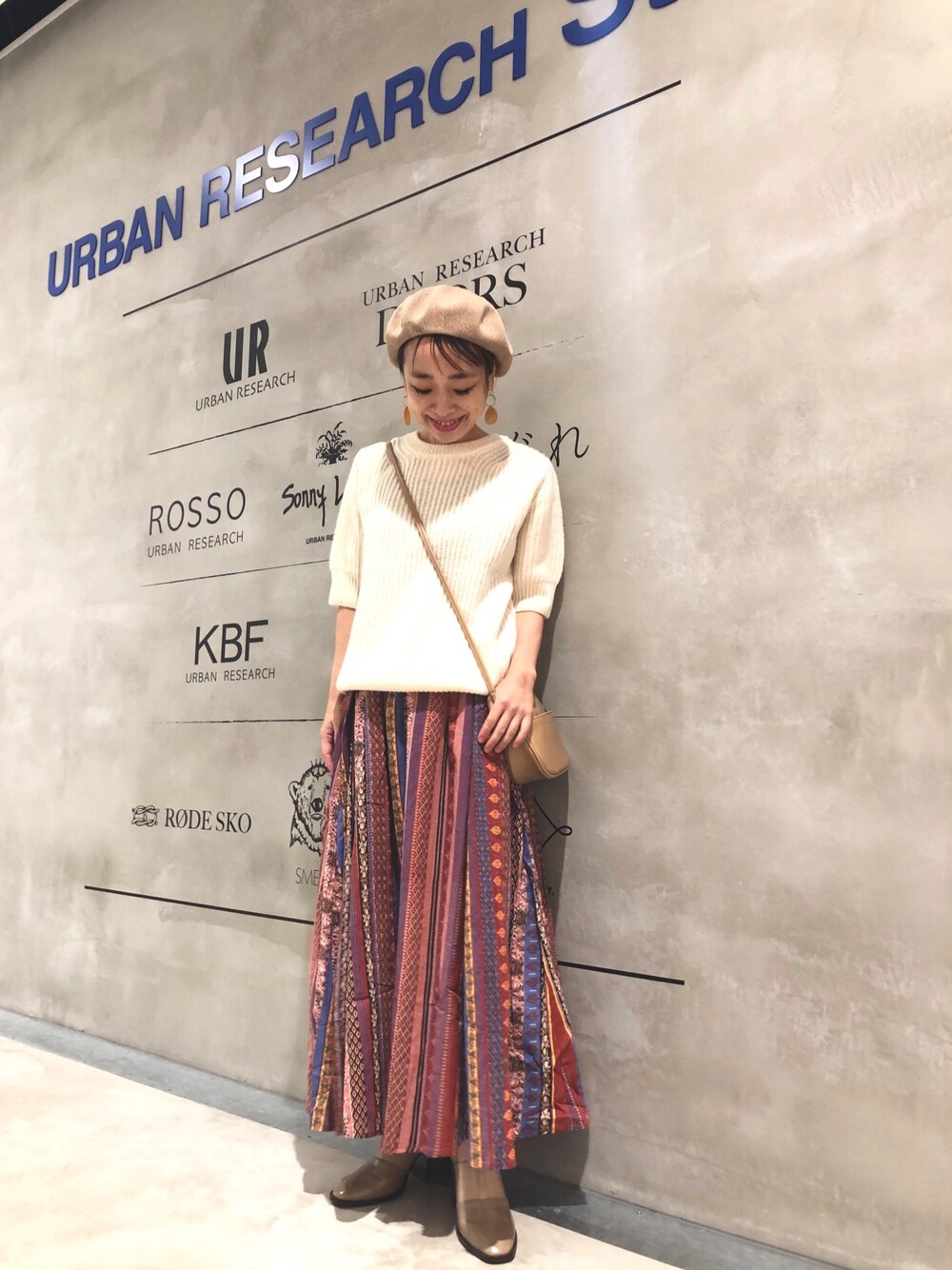 「大人トレンドカジュアル、スタッフコーデ、スタッフセンバツ、ママコーデ、ママファッション、低身長、低身長コーデ、KBF、秋のコーデ、サニーレーベル」｜「URBAN RESEARCH Sonny LabelのBack釦半袖畦ニットプルオーバー（ニット/セーター、ホワイト系）」を使った、ｍａｋｉｋｏさん（レディース・149cm）の秋コーディネートの1枚目の写真