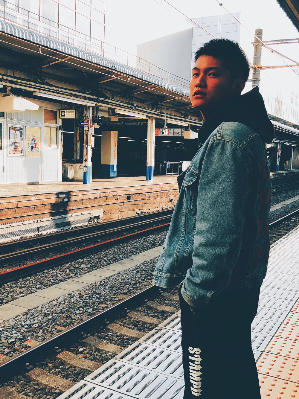 「スタンプド、stampd'LA、HELMUT LANG、ifeellikepablo、KanyeWest、fog、オーバーサイズ、ストリート、カジュアル、ブラック」｜「STAMPDのアイテム（その他パンツ、ブラック系）」を使った、けんたさん（メンズ・168cm）の冬コーディネートの1枚目の写真