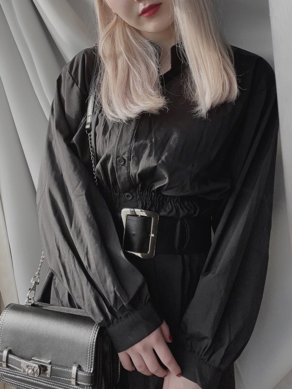 「今日のコーデ、低身長、春コーデ、ブラック、シャツワンピ、shoplist、アズールバイマウジー(AZUL by moussy)、派手髪、韓国ファッション、ヨースケ」｜「SHOPLISTのSHOPLIST (miniministore)（シャツワンピース、ブラック系）」を使った、rubyさん（レディース・154cm）の春コーディネートの1枚目の写真