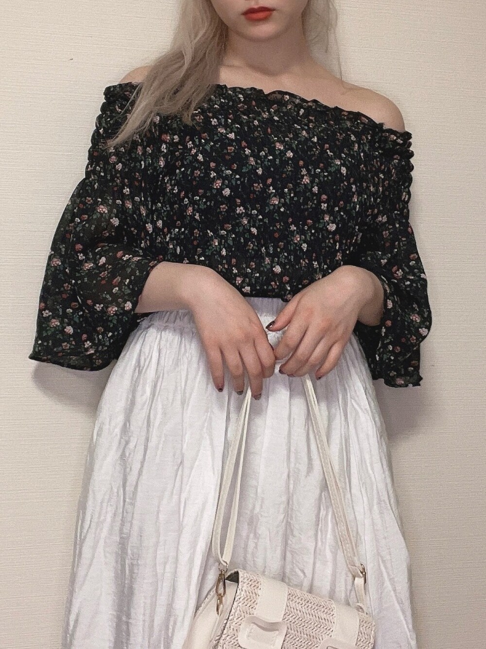 「プチプラコーデ、サンダル、ガーリーカジュアル、大人女子、花柄、オフショル、ロングスカート、ローリーズファーム(LOWRYS FARM)、しまむら、カジュアル」｜「LOWRYS FARMのアイテム（トップス、ブラック系）」を使った、rubyさん（レディース・154cm）の春コーディネートの1枚目の写真