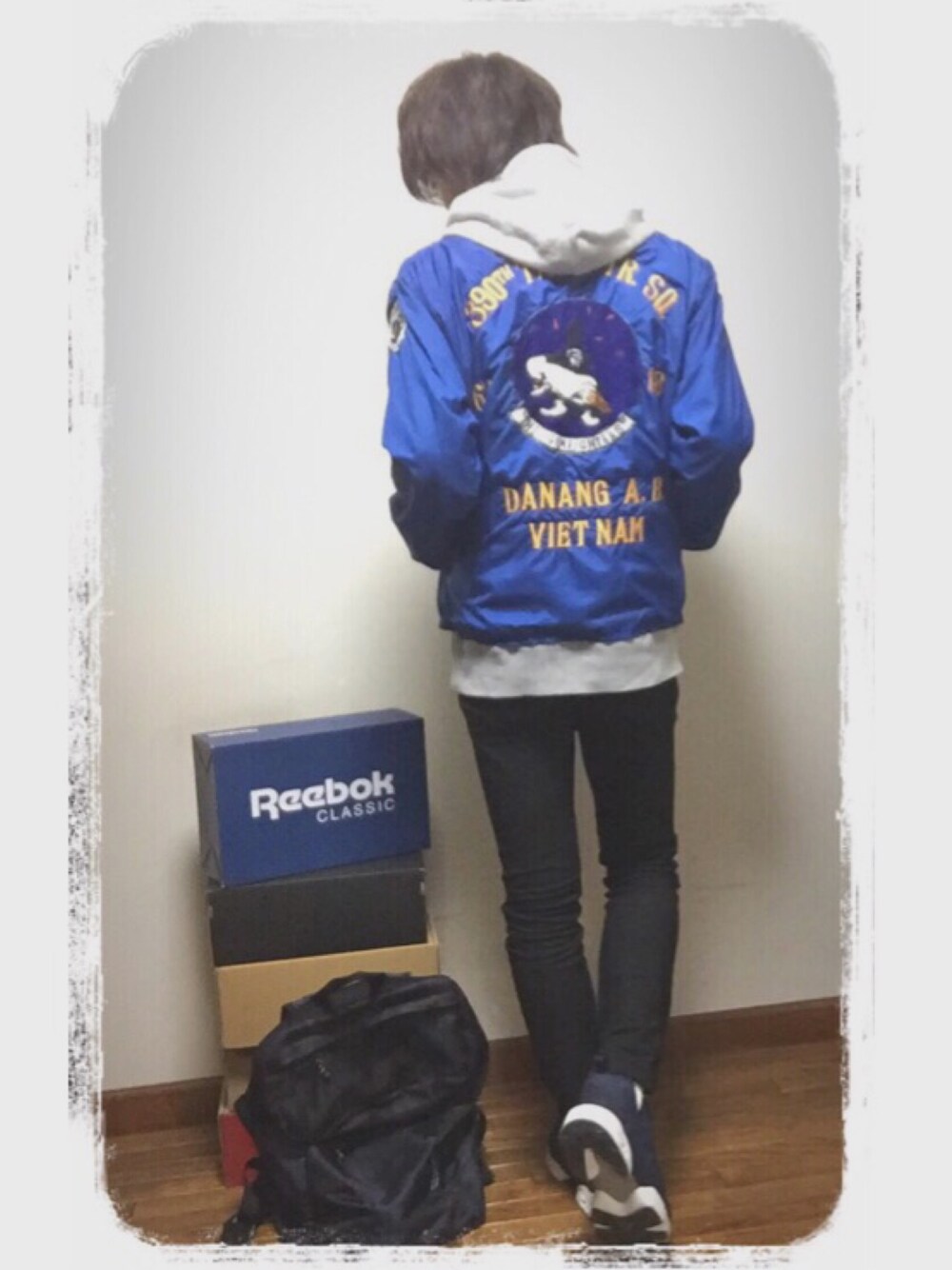 「春コーデ、カジュアルコーデ、オーバーサイズ、コーチジャケット、モード、reebok、RAGEBLUE、stussy、ストリート、スキニー」｜「VINTAGEのアイテム（ナイロンジャケット、ブルー系）」を使った、あしゅんさん（メンズ・172cm）の春コーディネートの1枚目の写真