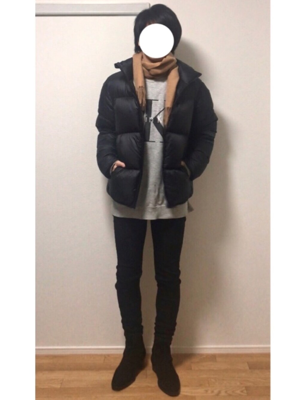 「冬アウター着回しチャレンジ、ビッグシルエット、冬、黒、デニムパンツ、モード、スウェット、グレー、お洒落さんとつながりたい、UNIQLO」｜「UNIQLOのウルトラライトダウンボリュームジャケット（ダウンジャケット/コート、ブラック系）」を使った、あしゅんさん（メンズ・172cm）の冬コーディネートの1枚目の写真