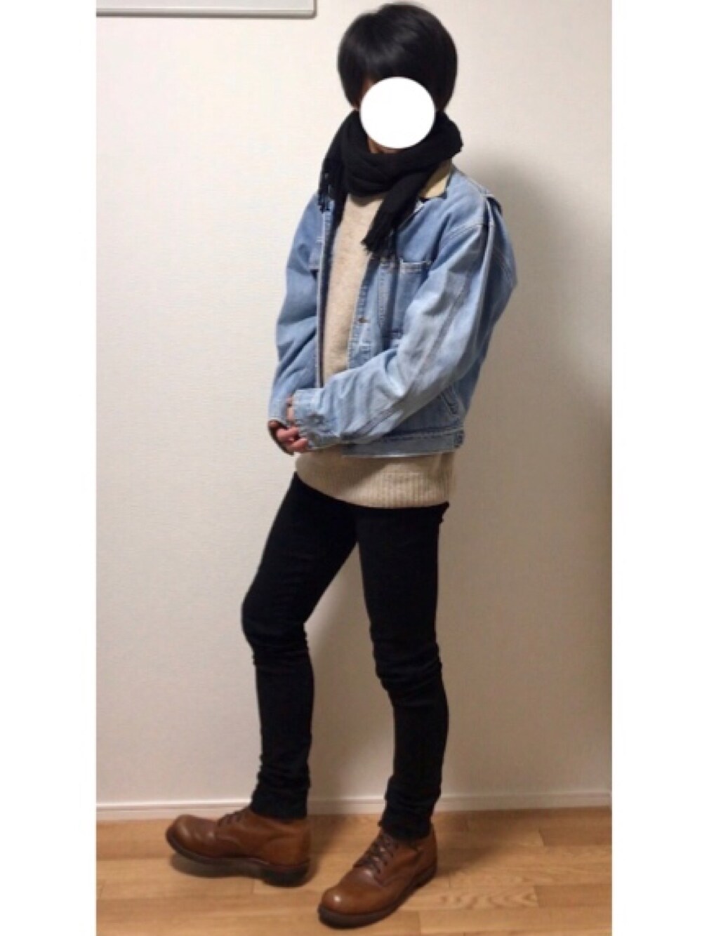 「デニム、ビッグシルエット、カジュアル、デニムジャケット、ベージュ、UNIQLO、黒、シンプルコーデ、春コーデ、黒スキニー」｜「RALPH LAURENのアイテム（デニムジャケット、ブルー系）」を使った、あしゅんさん（メンズ・172cm）の冬コーディネートの1枚目の写真